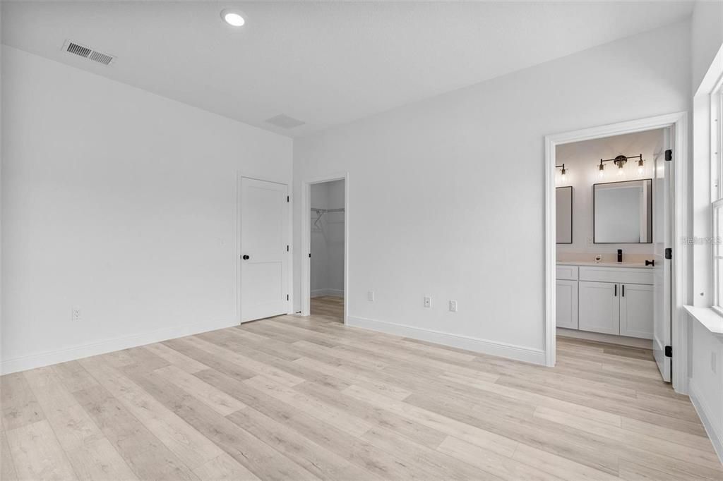 For Rent: $1,900 (4 beds, 2 baths, 1774 Square Feet)