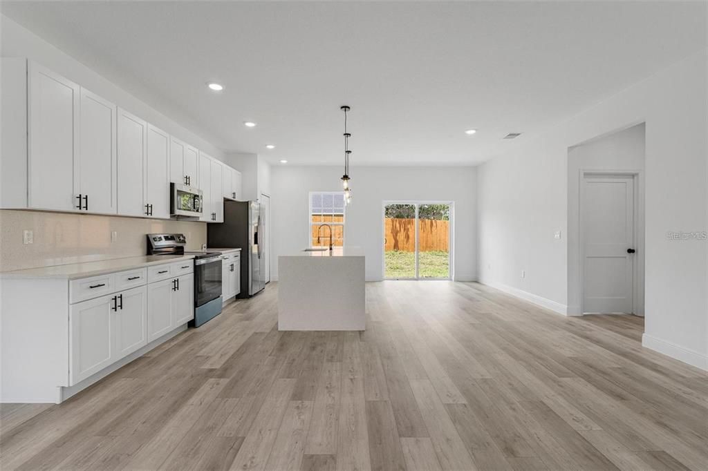 For Rent: $1,900 (4 beds, 2 baths, 1774 Square Feet)