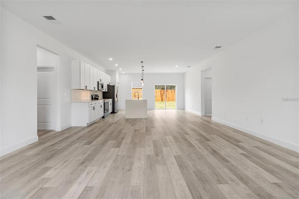 For Rent: $1,900 (4 beds, 2 baths, 1774 Square Feet)
