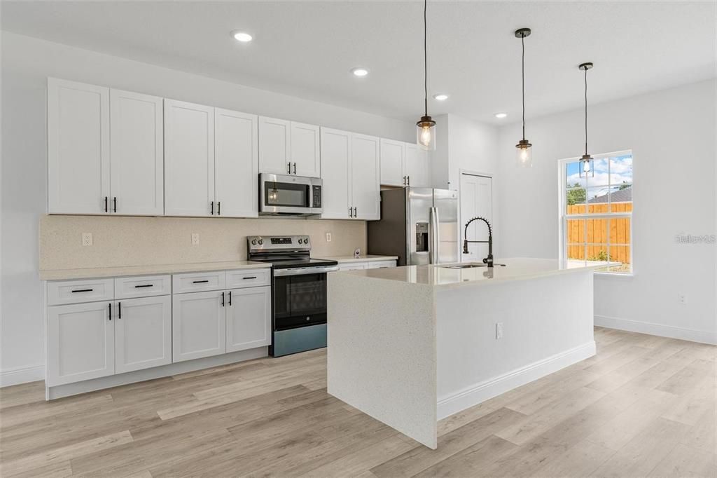 For Rent: $1,900 (4 beds, 2 baths, 1774 Square Feet)
