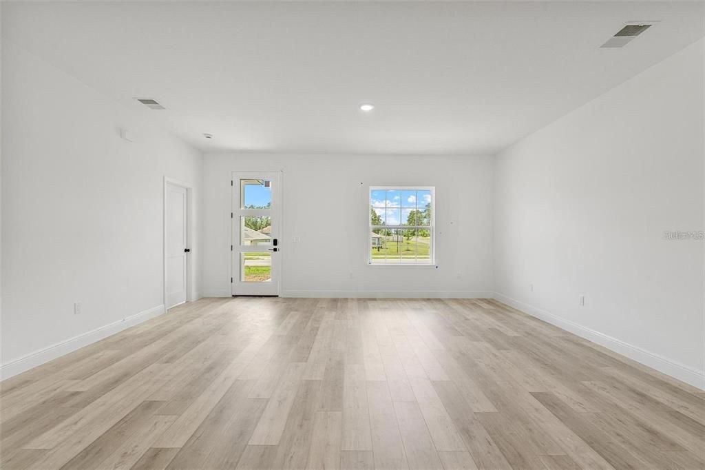For Rent: $1,900 (4 beds, 2 baths, 1774 Square Feet)