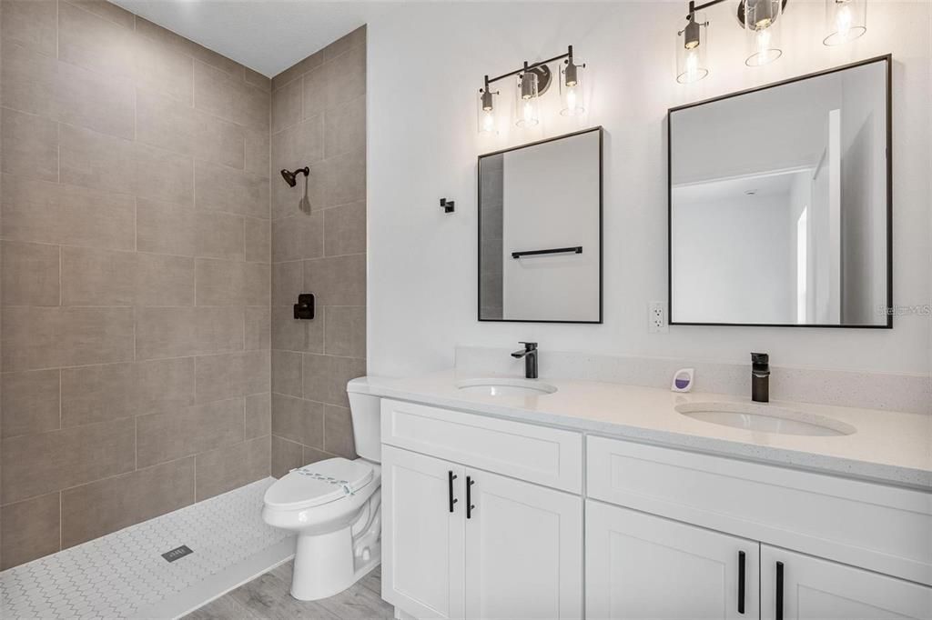 For Rent: $1,900 (4 beds, 2 baths, 1774 Square Feet)