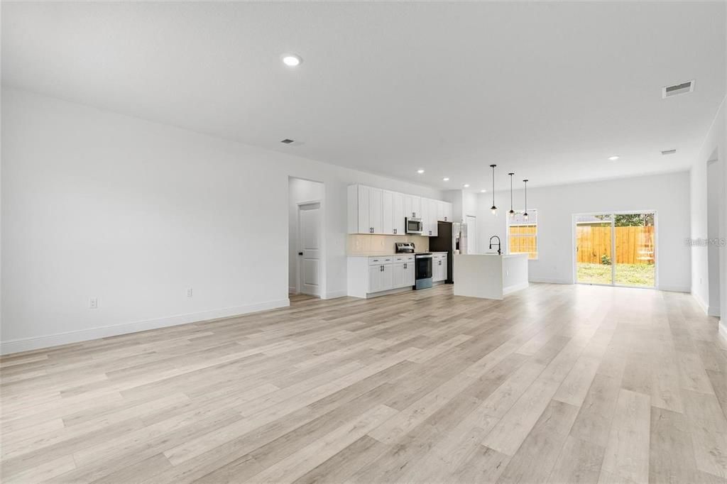 For Rent: $1,900 (4 beds, 2 baths, 1774 Square Feet)