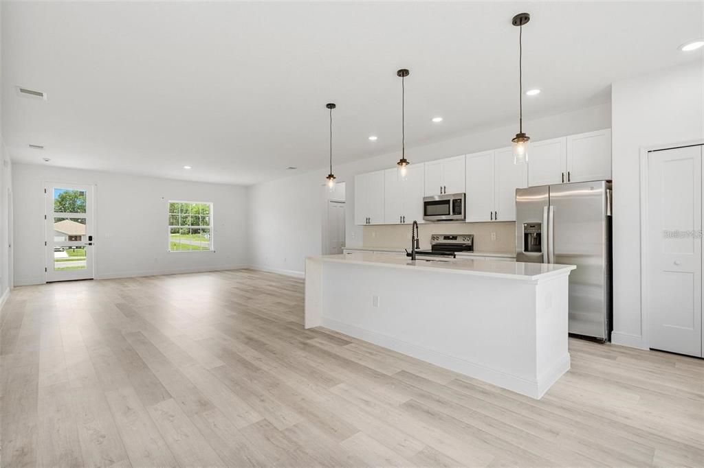 For Rent: $1,900 (4 beds, 2 baths, 1774 Square Feet)