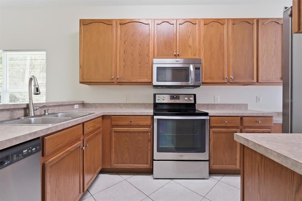 For Sale: $279,000 (3 beds, 2 baths, 1670 Square Feet)