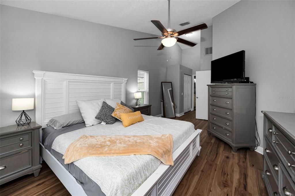 For Sale: $499,900 (4 beds, 2 baths, 1608 Square Feet)