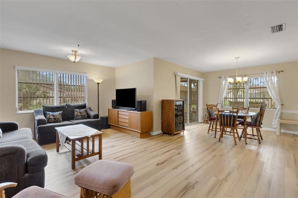 For Sale: $175,000 (2 beds, 2 baths, 1178 Square Feet)