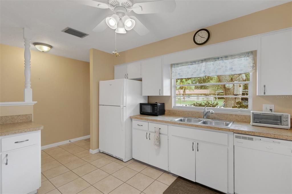 For Sale: $175,000 (2 beds, 2 baths, 1178 Square Feet)