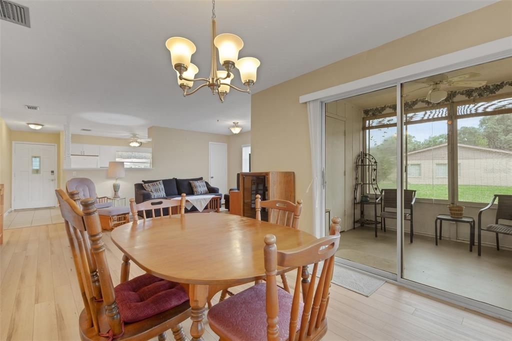 For Sale: $175,000 (2 beds, 2 baths, 1178 Square Feet)
