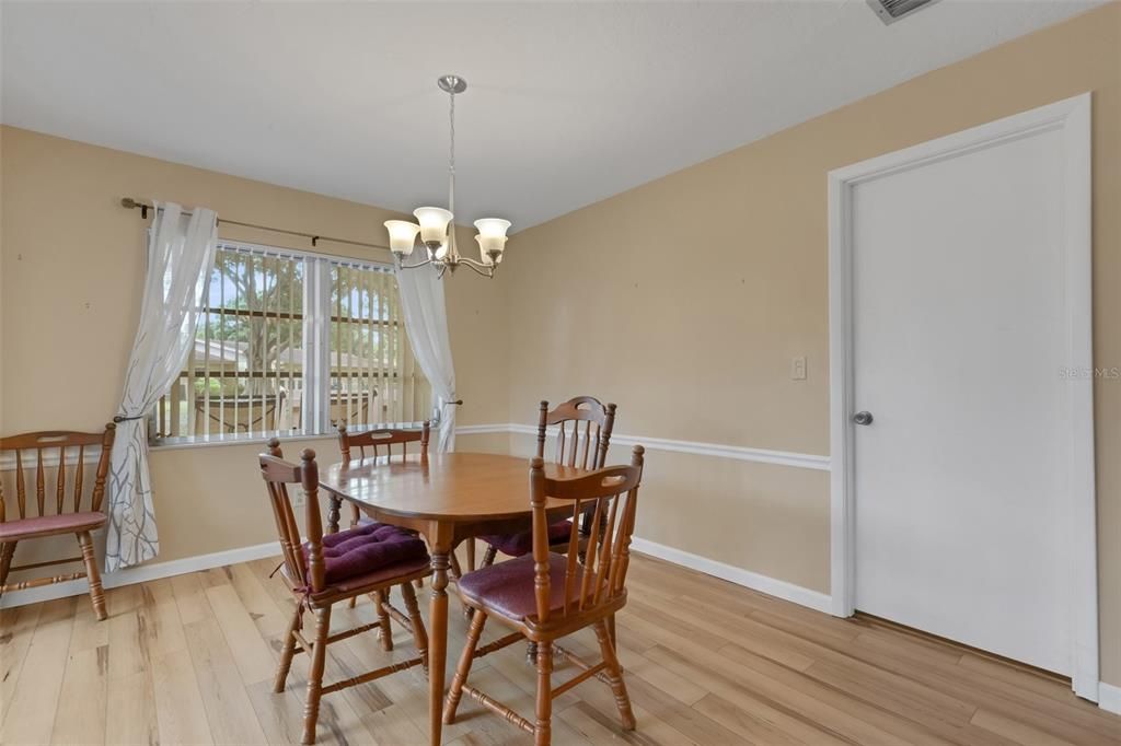 For Sale: $175,000 (2 beds, 2 baths, 1178 Square Feet)