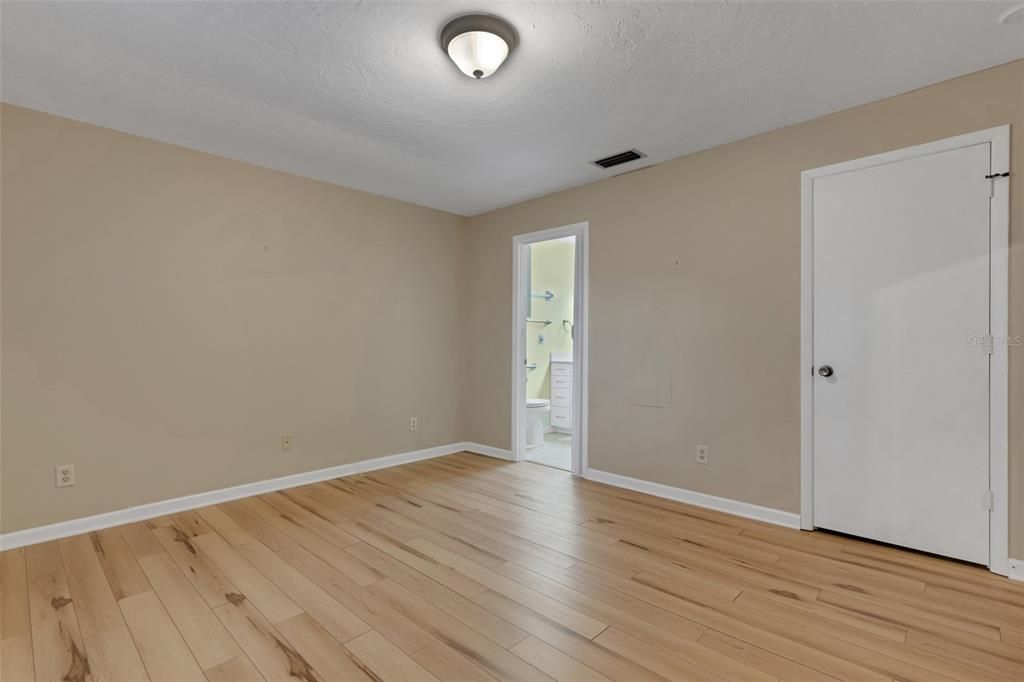 For Sale: $175,000 (2 beds, 2 baths, 1178 Square Feet)