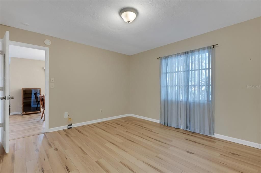 For Sale: $175,000 (2 beds, 2 baths, 1178 Square Feet)