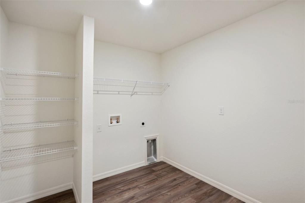 На продажу: $379,990 (4 спален, 2 ванн, 2286 Квадратных фут)