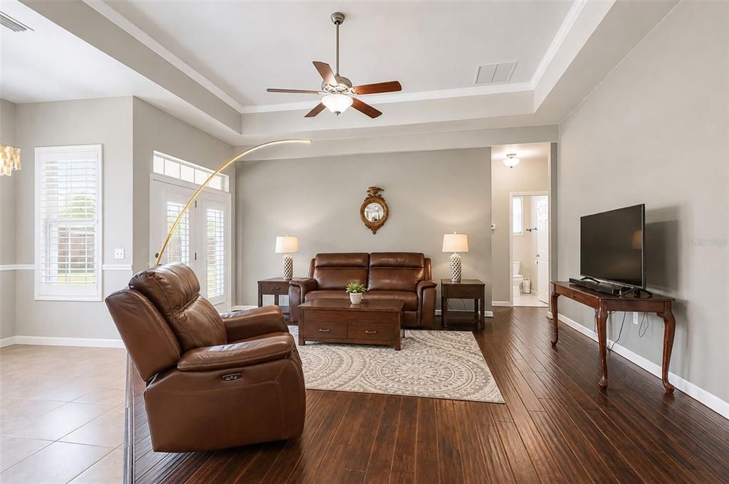 For Sale: $350,000 (3 beds, 2 baths, 1518 Square Feet)