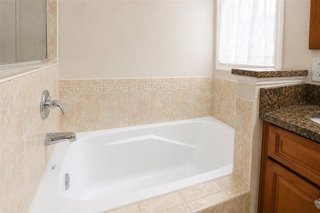 For Sale: $350,000 (3 beds, 2 baths, 1518 Square Feet)