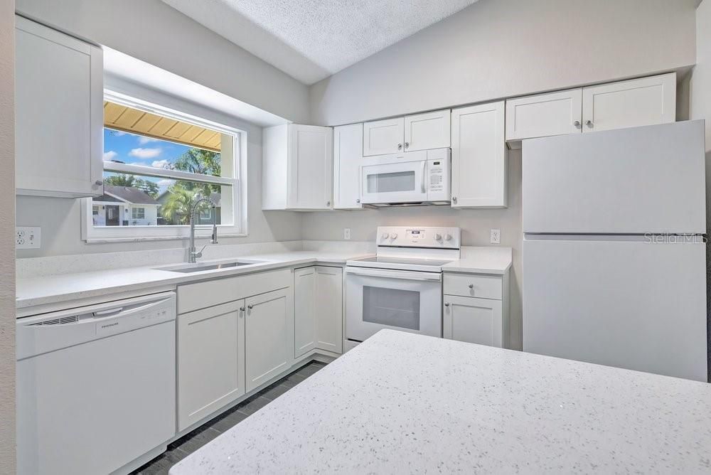 For Sale: $285,000 (2 beds, 1 baths, 800 Square Feet)