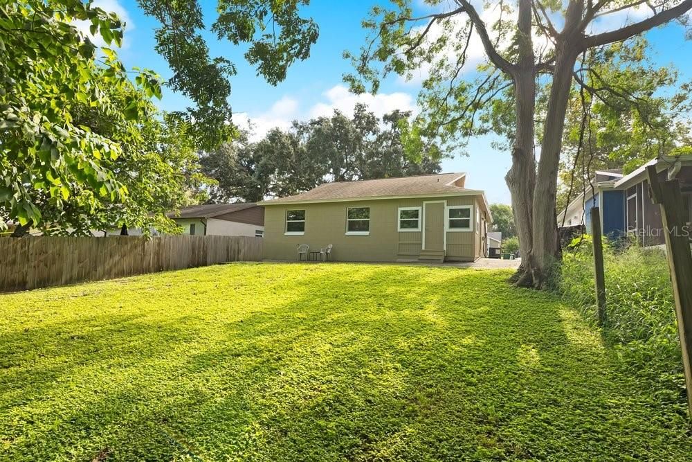 For Sale: $285,000 (2 beds, 1 baths, 800 Square Feet)