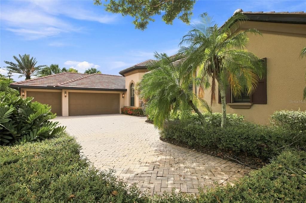 For Sale: $825,000 (3 beds, 3 baths, 3096 Square Feet)
