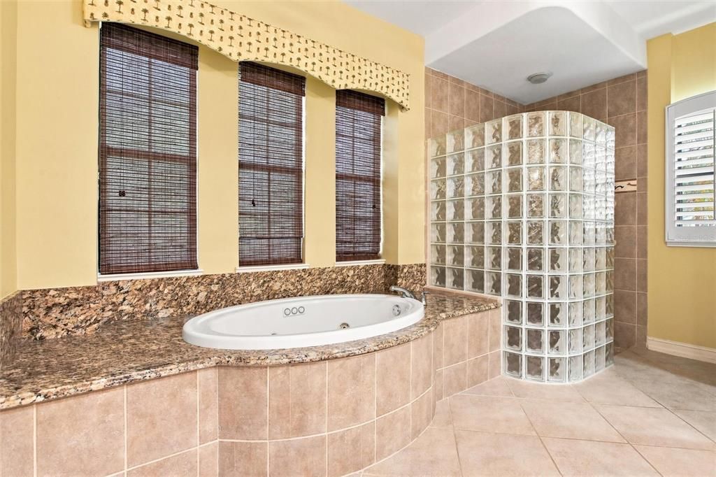 For Sale: $825,000 (3 beds, 3 baths, 3096 Square Feet)