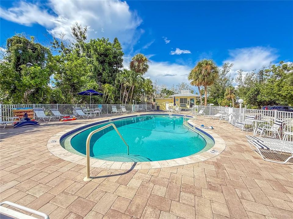 For Sale: $689,000 (2 beds, 2 baths, 1014 Square Feet)