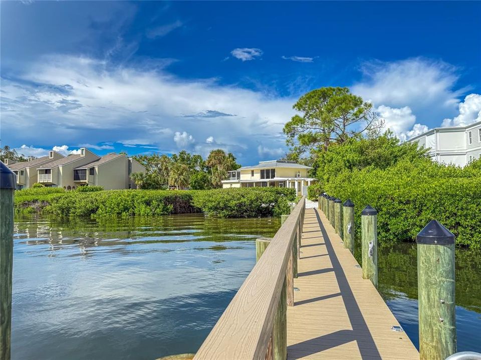 For Sale: $689,000 (2 beds, 2 baths, 1014 Square Feet)