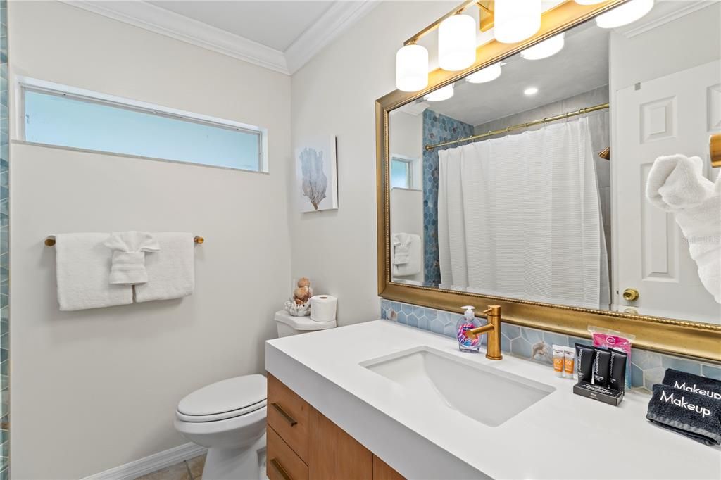 For Sale: $689,000 (2 beds, 2 baths, 1014 Square Feet)