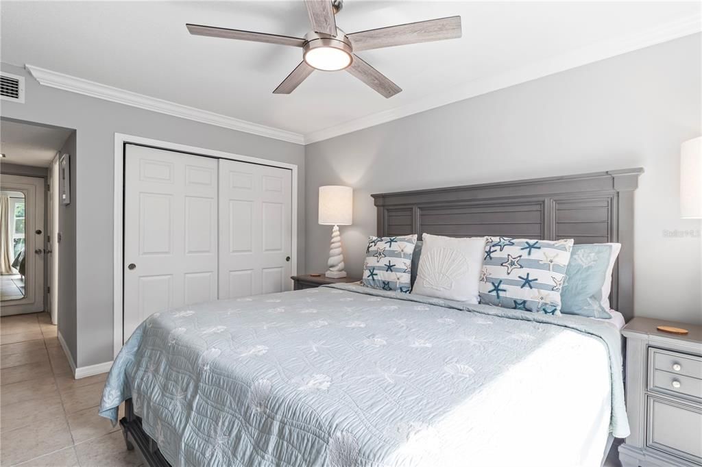 For Sale: $689,000 (2 beds, 2 baths, 1014 Square Feet)