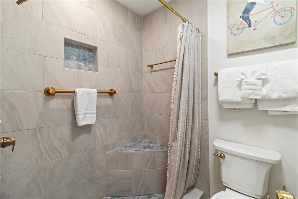 For Sale: $689,000 (2 beds, 2 baths, 1014 Square Feet)