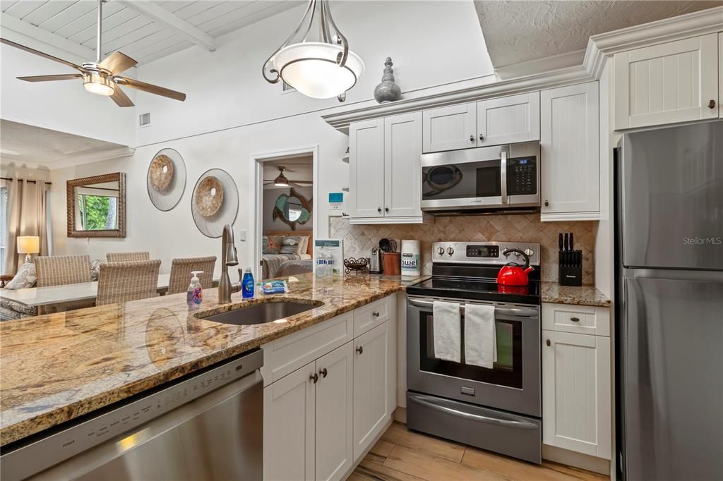 For Sale: $689,000 (2 beds, 2 baths, 1014 Square Feet)
