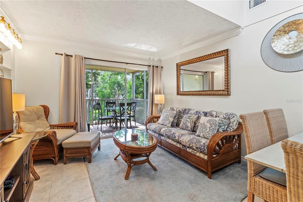 For Sale: $689,000 (2 beds, 2 baths, 1014 Square Feet)