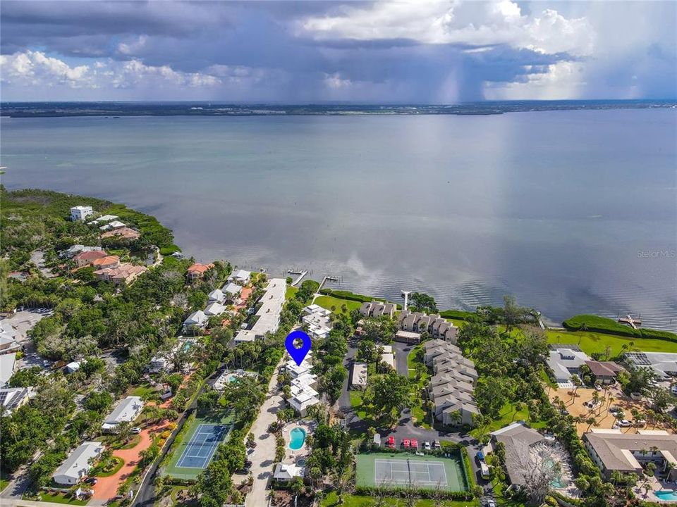 For Sale: $689,000 (2 beds, 2 baths, 1014 Square Feet)