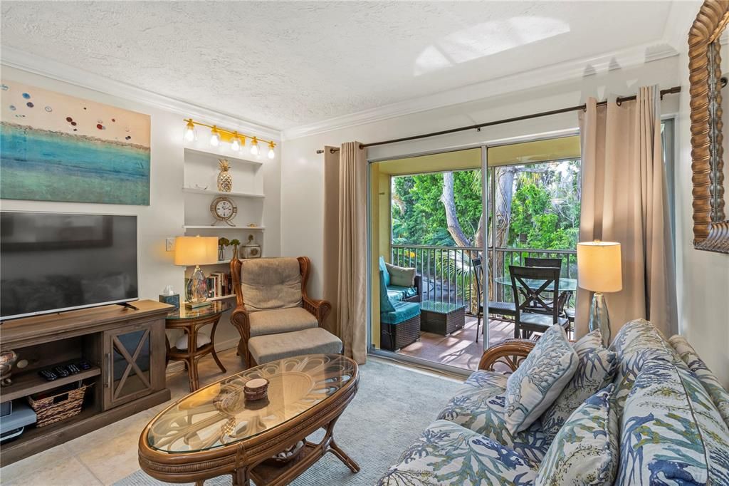 For Sale: $689,000 (2 beds, 2 baths, 1014 Square Feet)