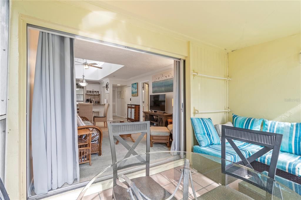 For Sale: $689,000 (2 beds, 2 baths, 1014 Square Feet)