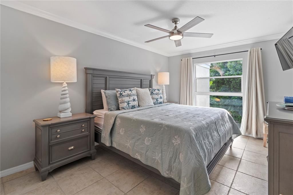 For Sale: $689,000 (2 beds, 2 baths, 1014 Square Feet)
