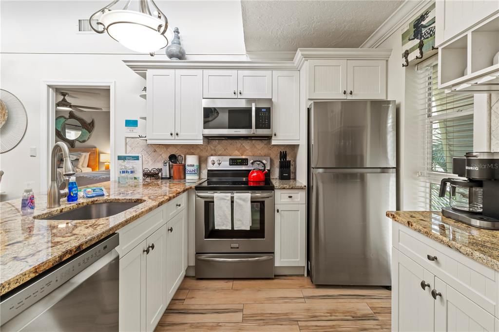 For Sale: $689,000 (2 beds, 2 baths, 1014 Square Feet)