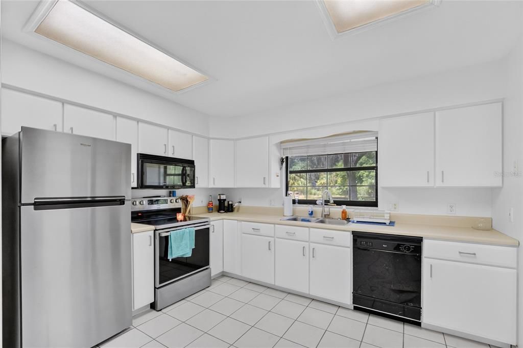 For Sale: $325,000 (3 beds, 2 baths, 1680 Square Feet)