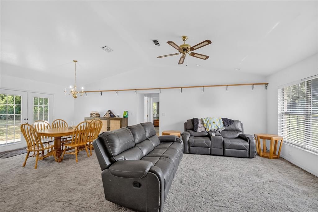 For Sale: $325,000 (3 beds, 2 baths, 1680 Square Feet)