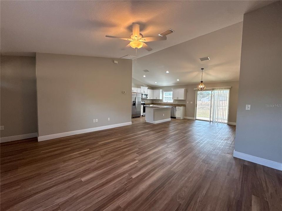 For Rent: $1,750 (3 beds, 2 baths, 1450 Square Feet)