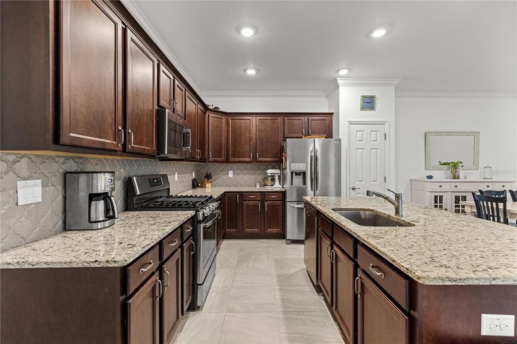 For Sale: $269,900 (3 beds, 2 baths, 1548 Square Feet)