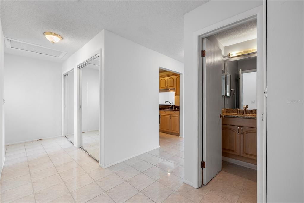 For Sale: $180,000 (2 beds, 2 baths, 1020 Square Feet)