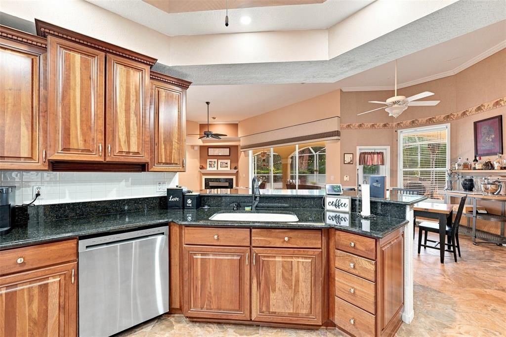 En Venta: $495,000 (3 camas, 3 baños, 2515 Pies cuadrados)