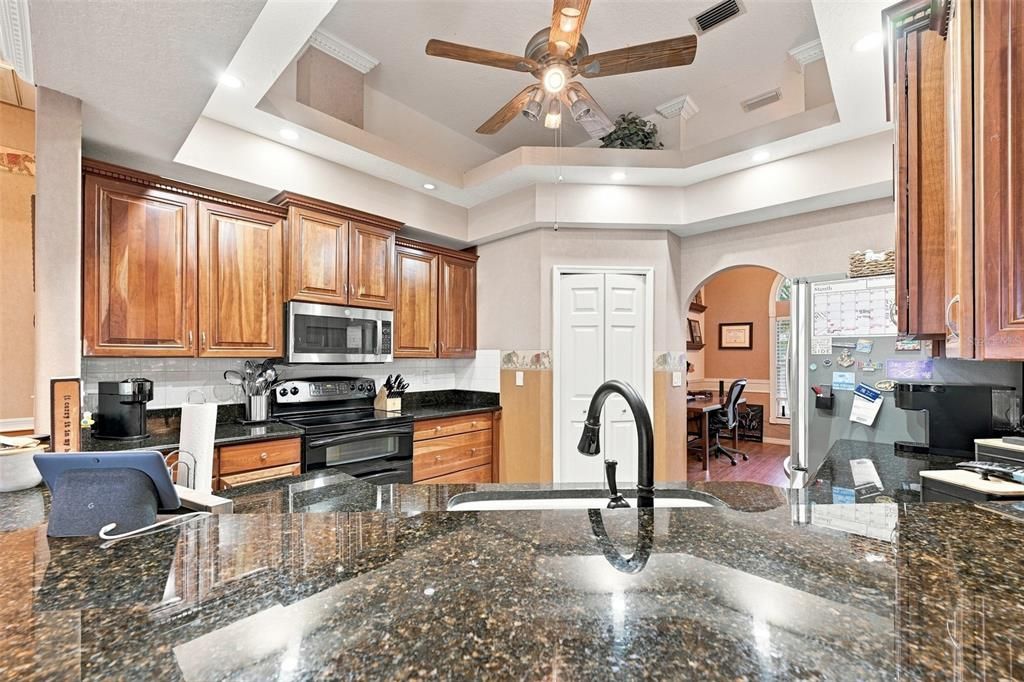 En Venta: $495,000 (3 camas, 3 baños, 2515 Pies cuadrados)