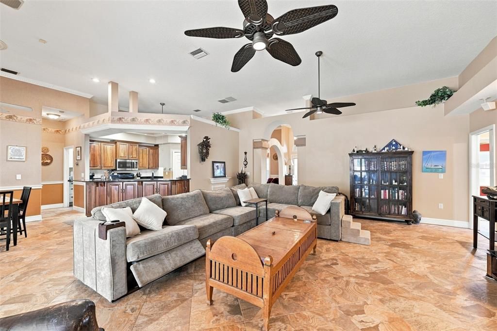 En Venta: $495,000 (3 camas, 3 baños, 2515 Pies cuadrados)