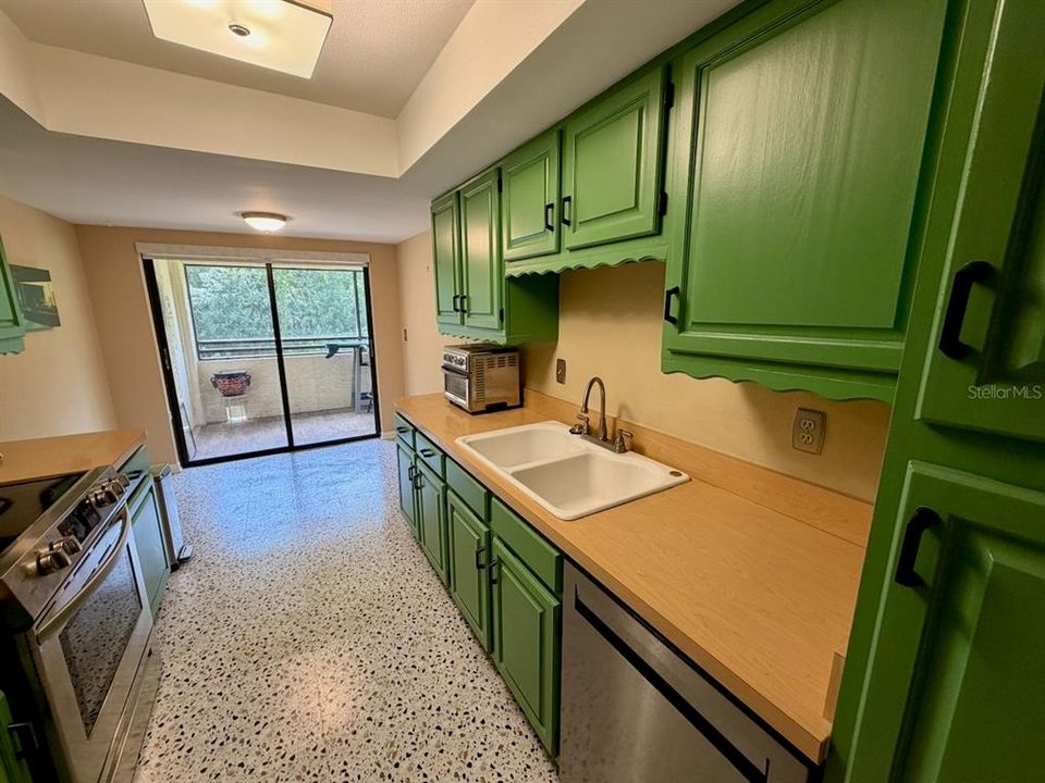 For Sale: $200,000 (2 beds, 2 baths, 1260 Square Feet)