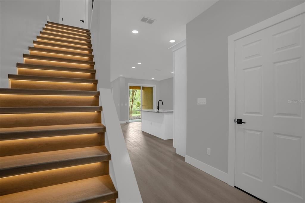На продажу: $299,900 (3 спален, 2 ванн, 1553 Квадратных фут)