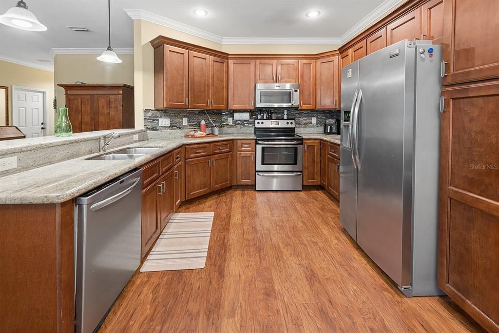 For Sale: $285,000 (3 beds, 2 baths, 1470 Square Feet)