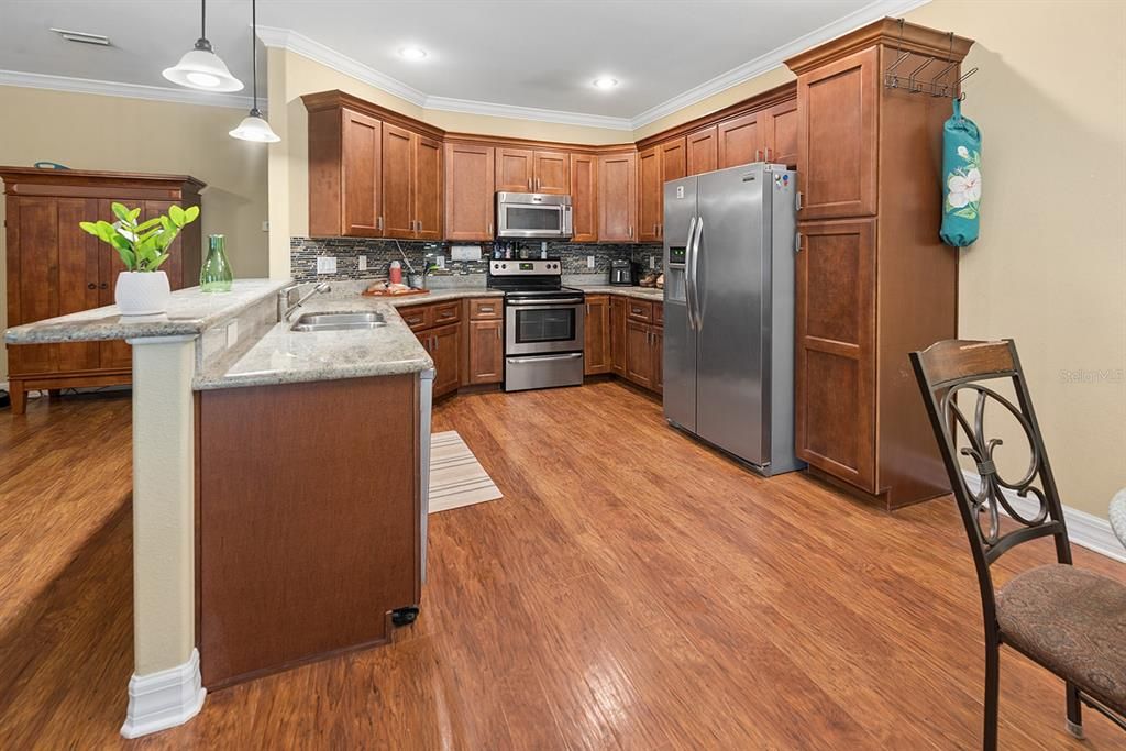 For Sale: $285,000 (3 beds, 2 baths, 1470 Square Feet)