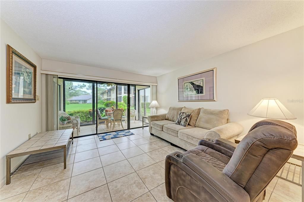 For Sale: $205,000 (2 beds, 2 baths, 1065 Square Feet)