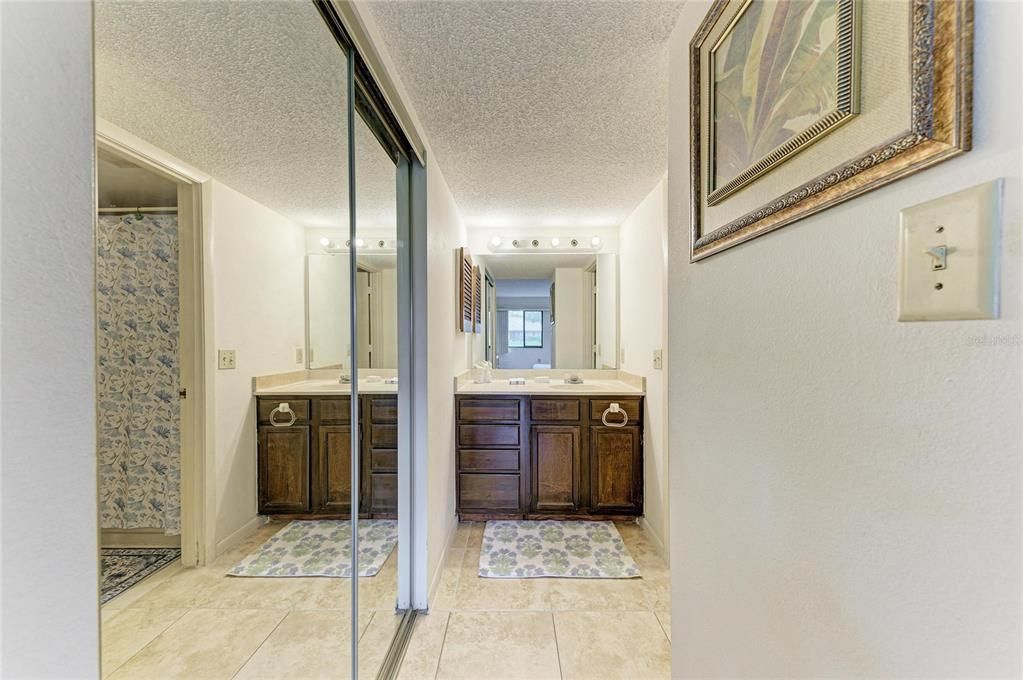 For Sale: $205,000 (2 beds, 2 baths, 1065 Square Feet)