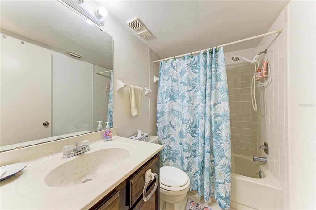 For Sale: $205,000 (2 beds, 2 baths, 1065 Square Feet)